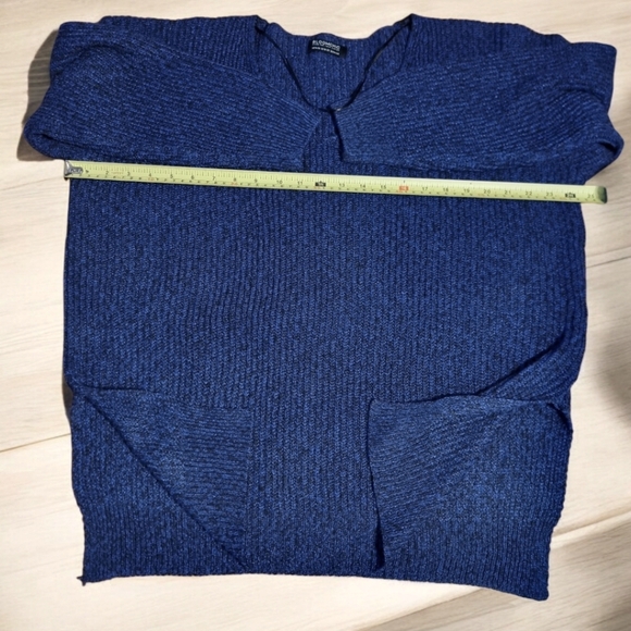 BLOOMCHIC "Made for your curves" V-Neck Oversized Black & Blue Speckled Sweater - Picture 7 of 8